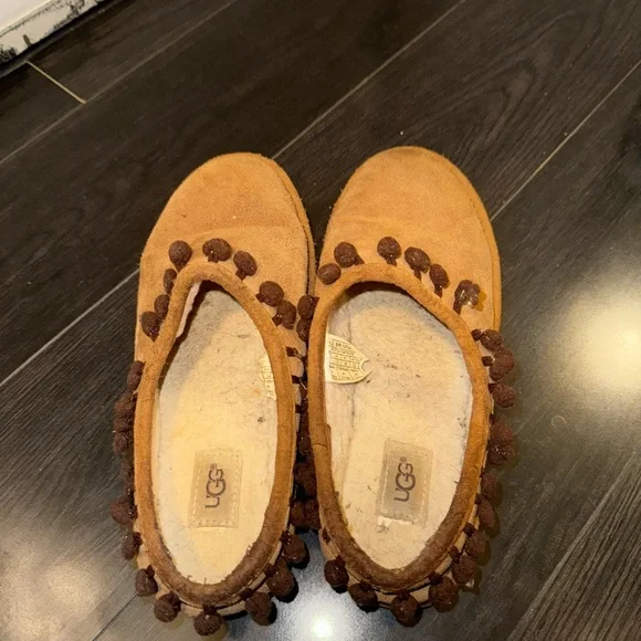 UGG Slippers - Picture 2 of 4